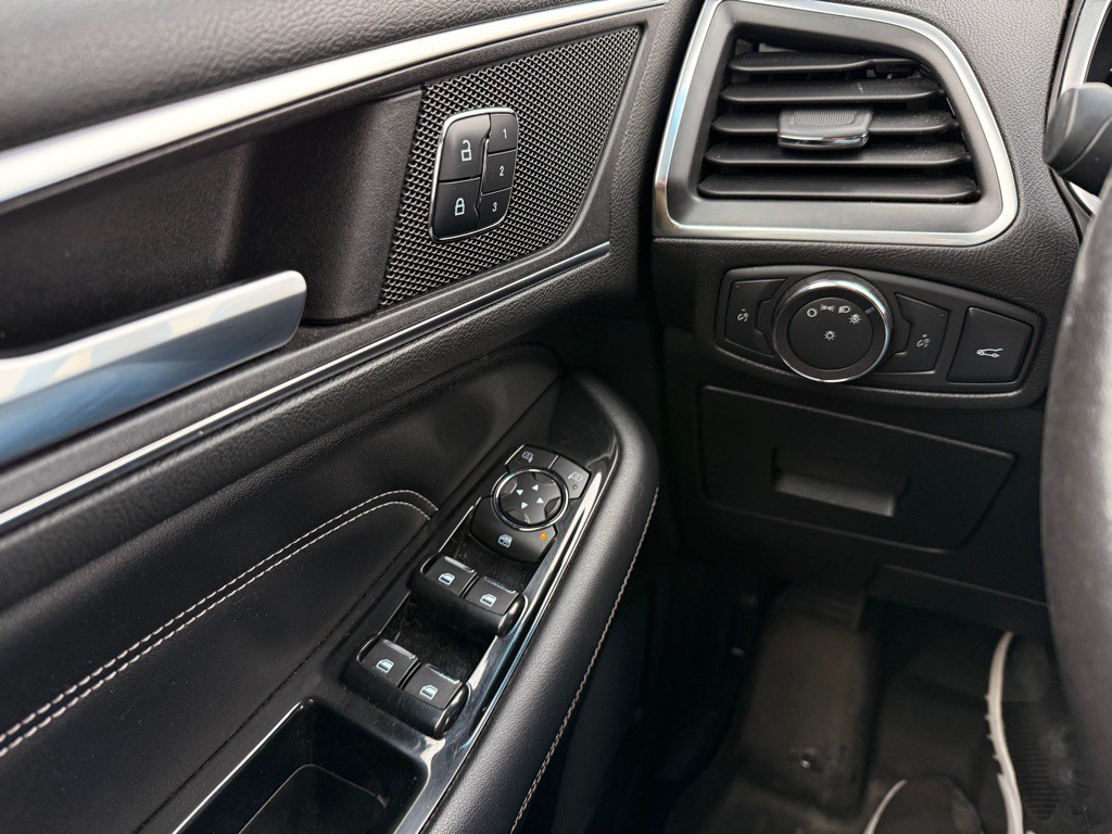 2015 Ford Edge Image 27