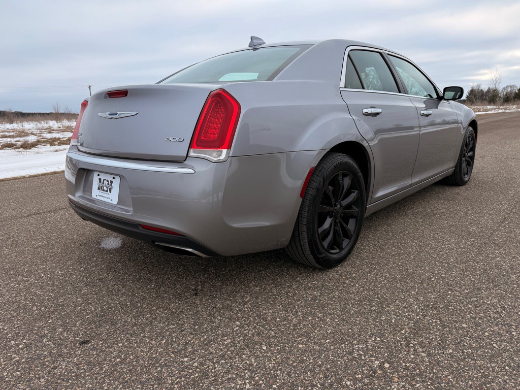 2018 Chrysler 300 Image 5