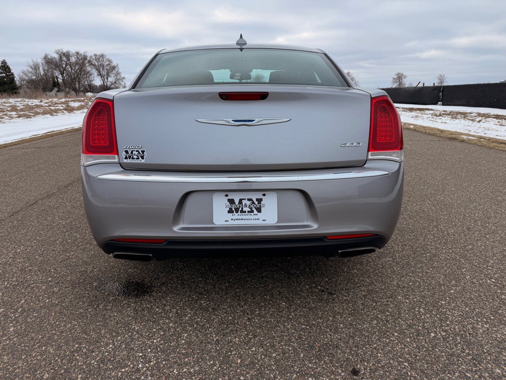 2018 Chrysler 300 Image 6
