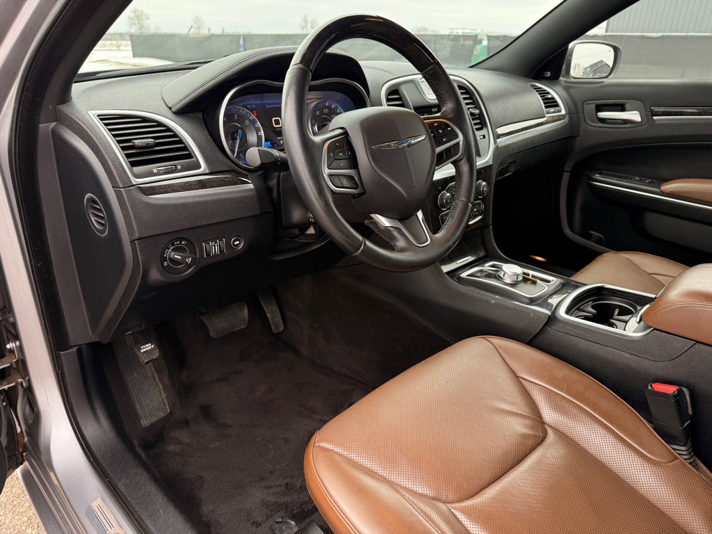 2018 Chrysler 300 Image 9