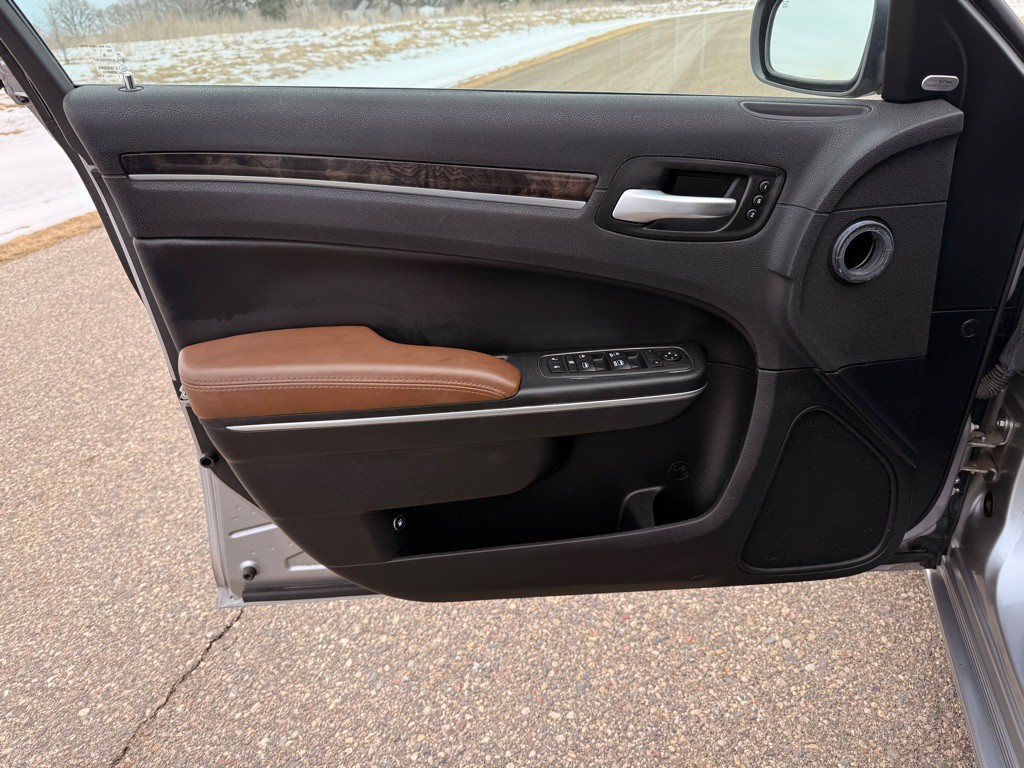 2018 Chrysler 300 Image 11