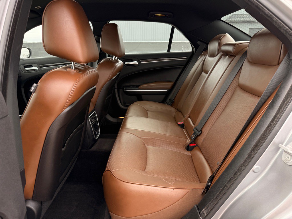 2018 Chrysler 300 Image 12