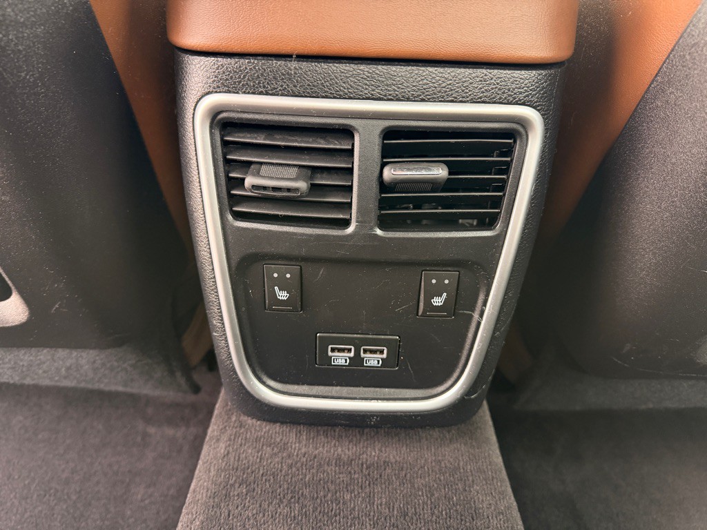 2018 Chrysler 300 Image 13