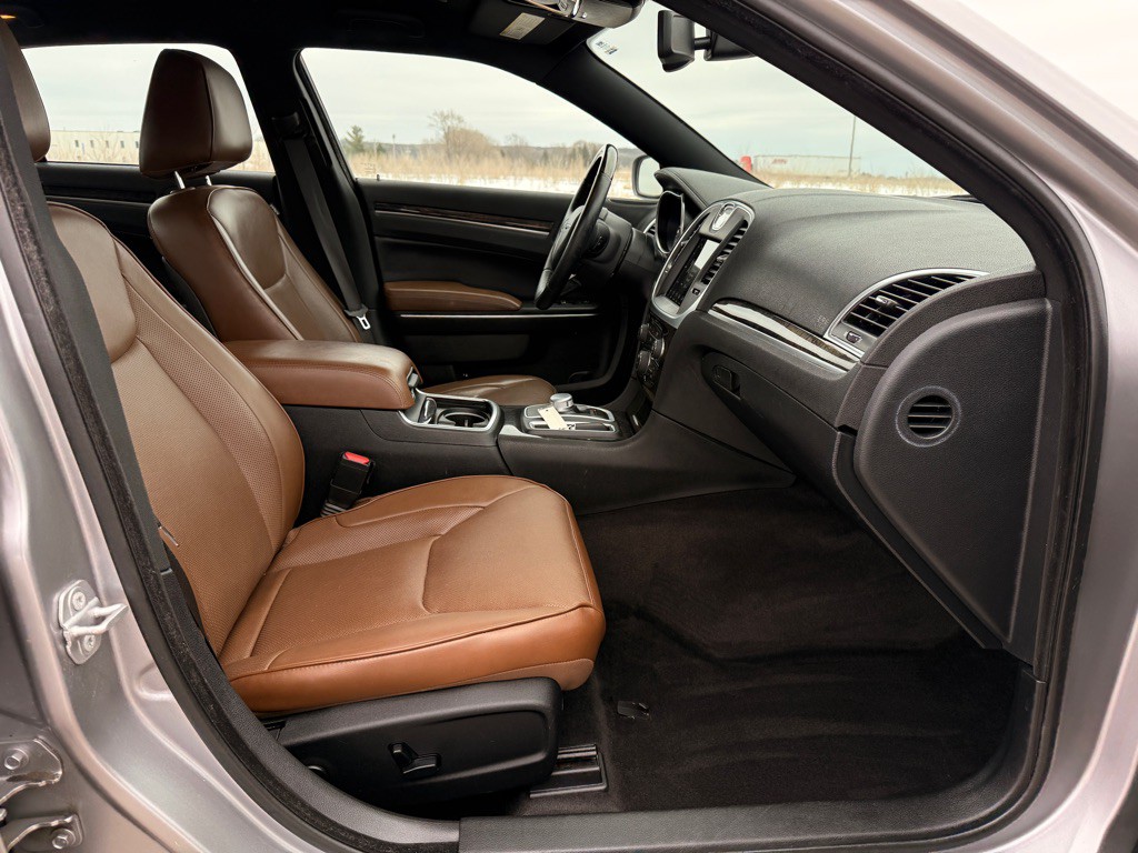 2018 Chrysler 300 Image 16