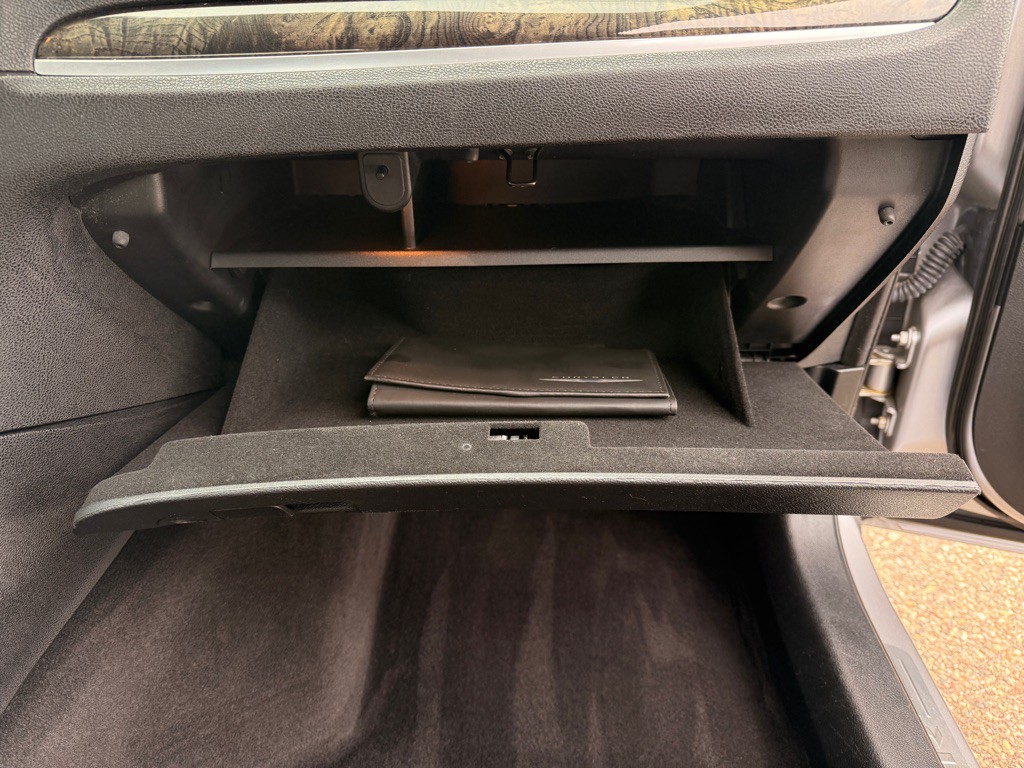 2018 Chrysler 300 Image 18