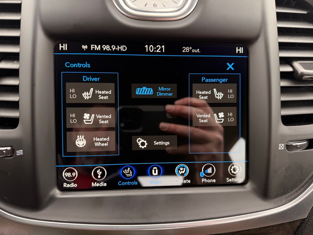 2018 Chrysler 300 Image 24