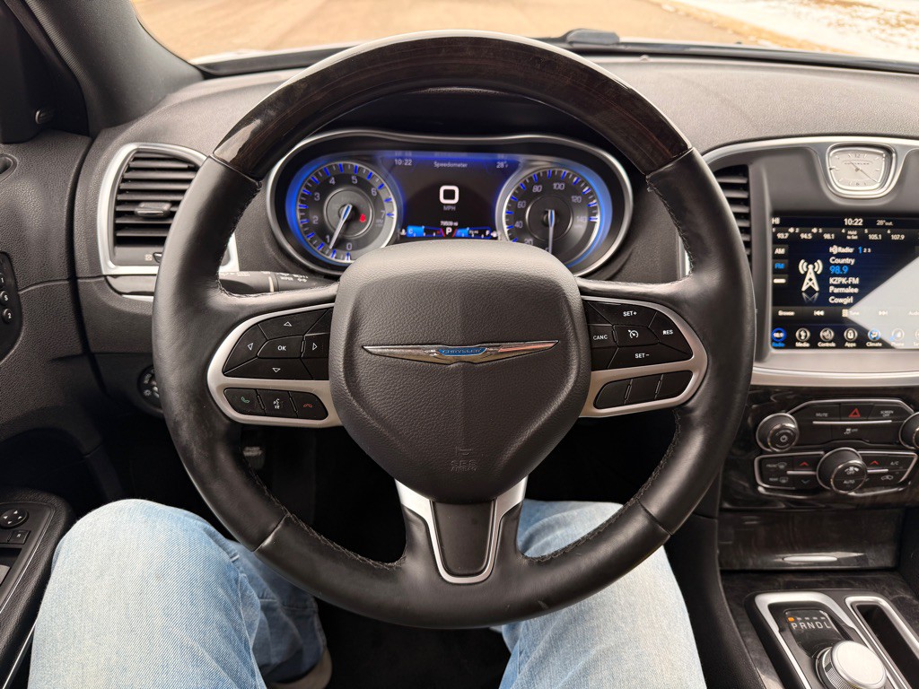 2018 Chrysler 300 Image 25