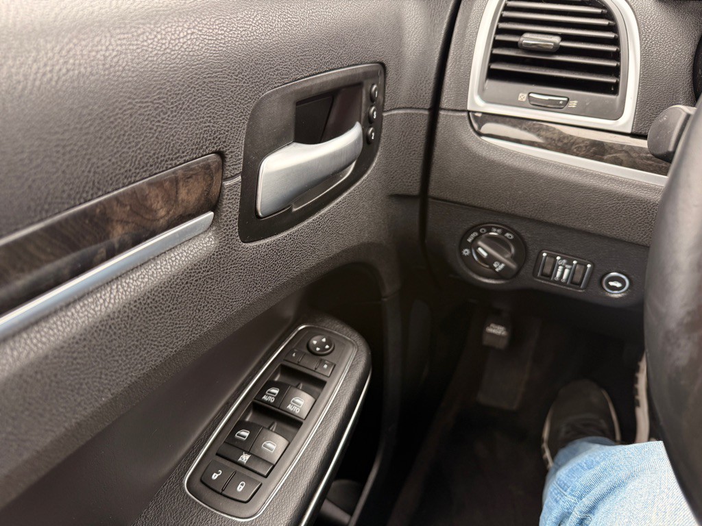 2018 Chrysler 300 Image 27