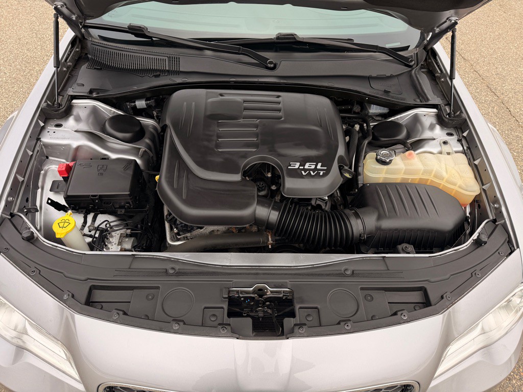 2018 Chrysler 300 Image 28