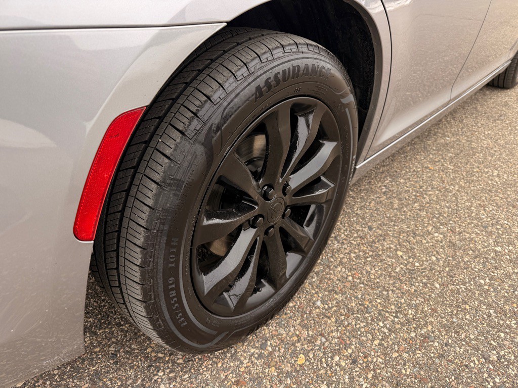 2018 Chrysler 300 Image 31