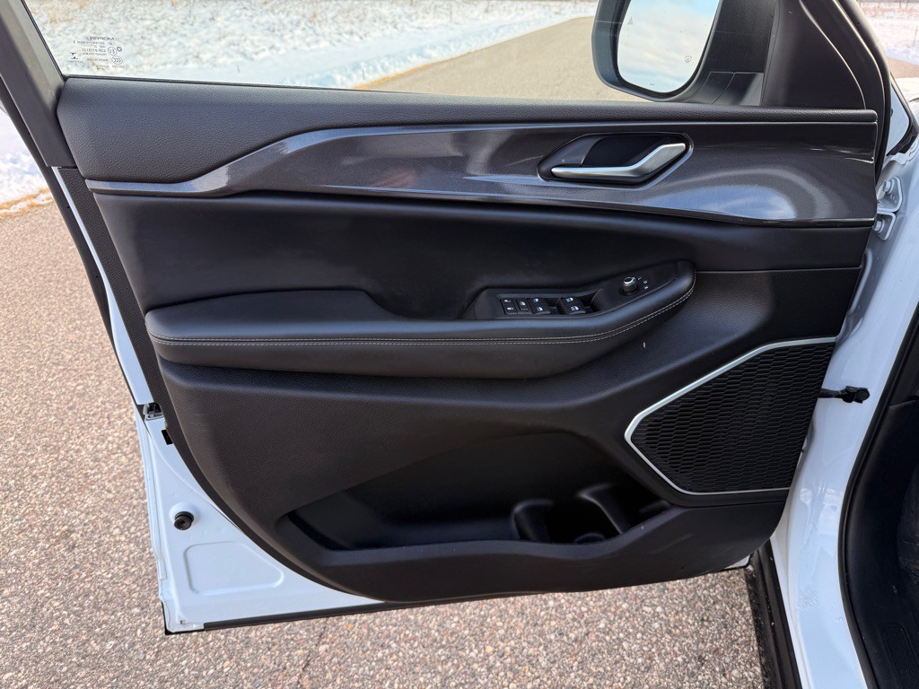 2022 Jeep Grand Cherokee Image 11