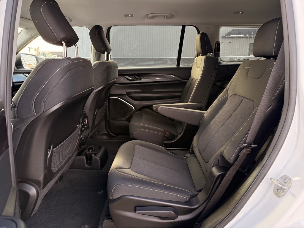 2022 Jeep Grand Cherokee Image 12