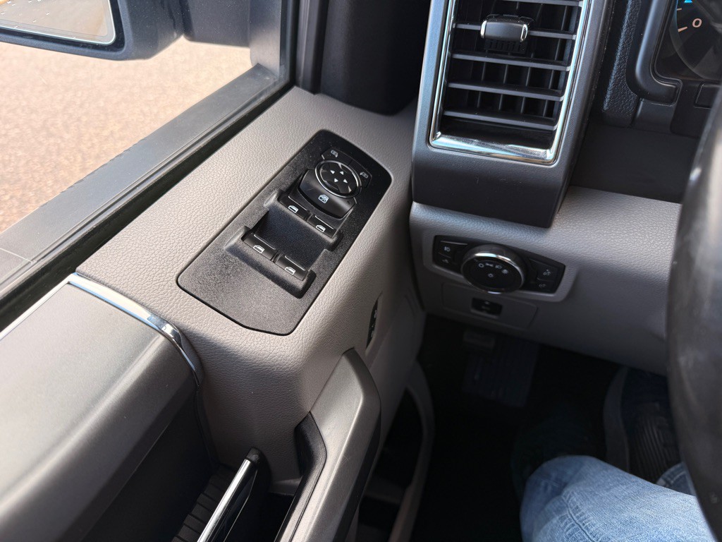 2017 Ford F-150 Image 25