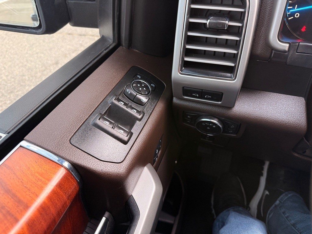 2017 Ford F-150 Image 28