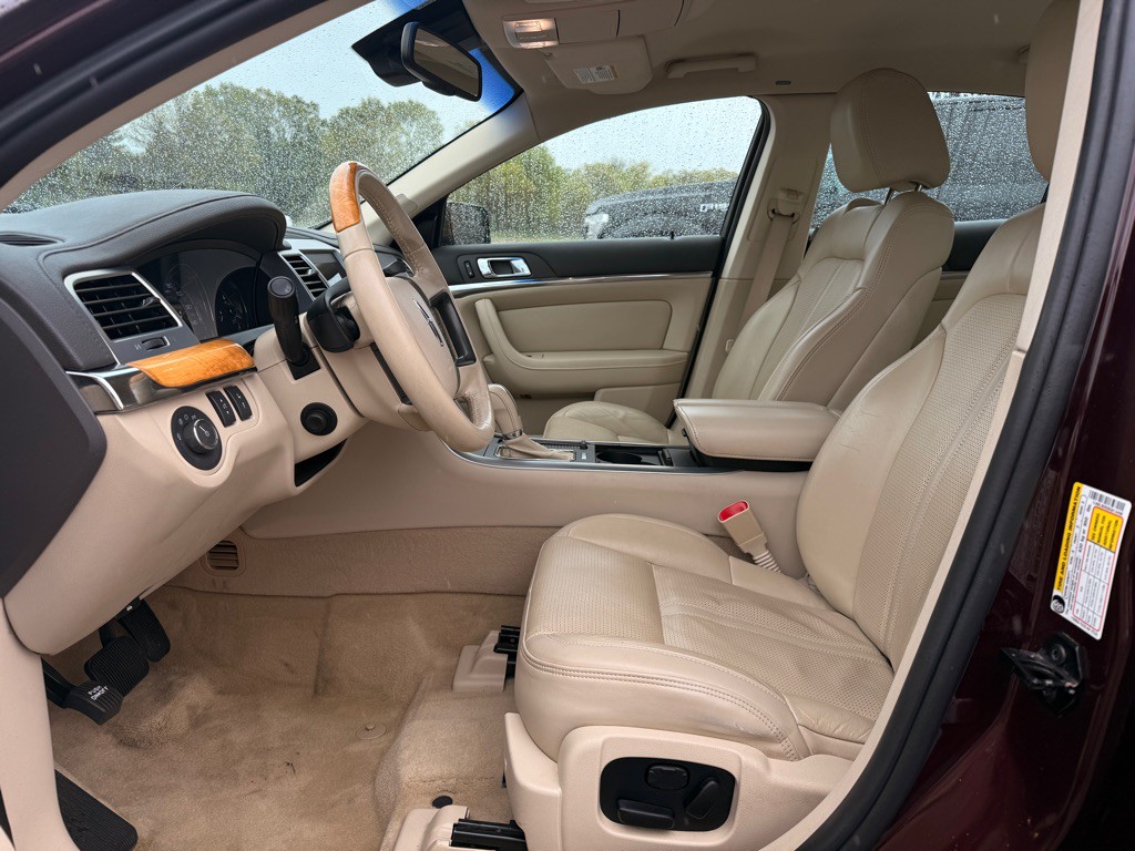 2011 Lincoln MKS Image 10