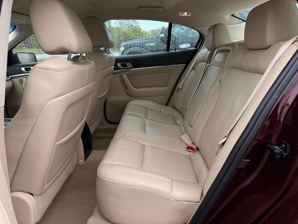 2011 Lincoln MKS Image 12