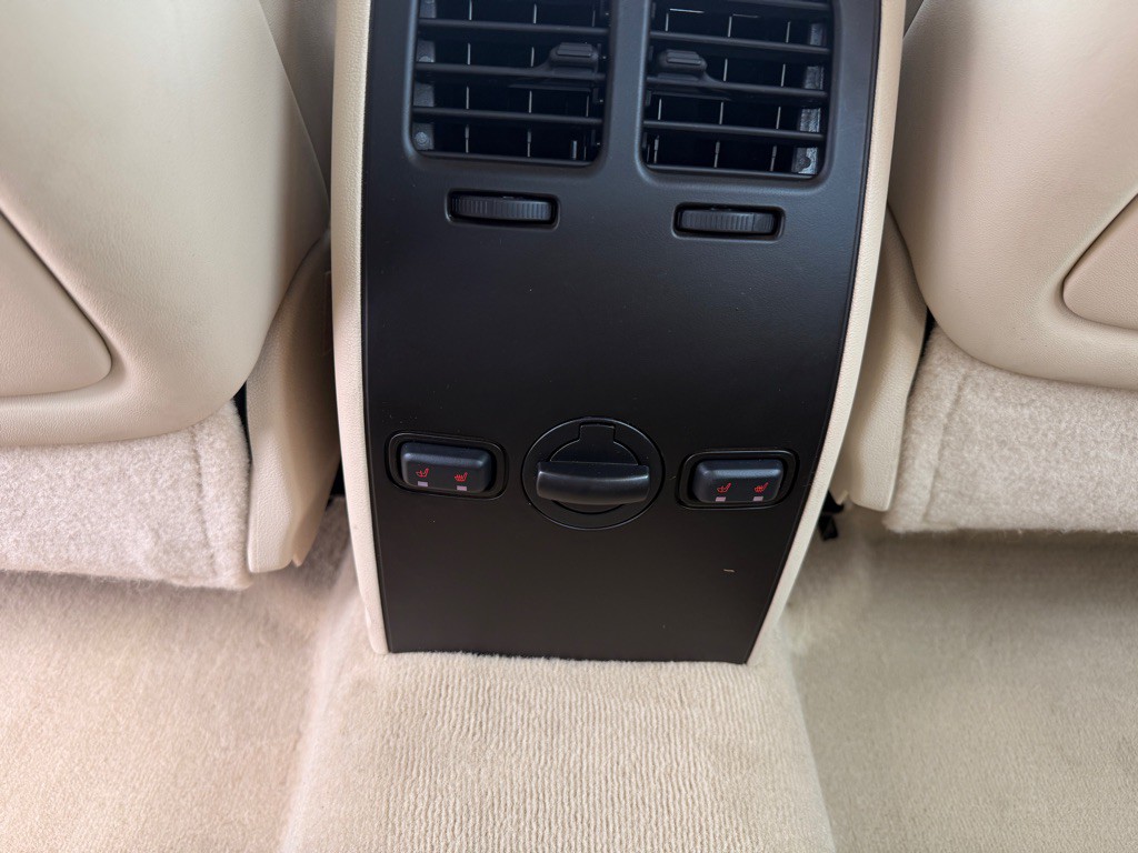 2011 Lincoln MKS Image 13