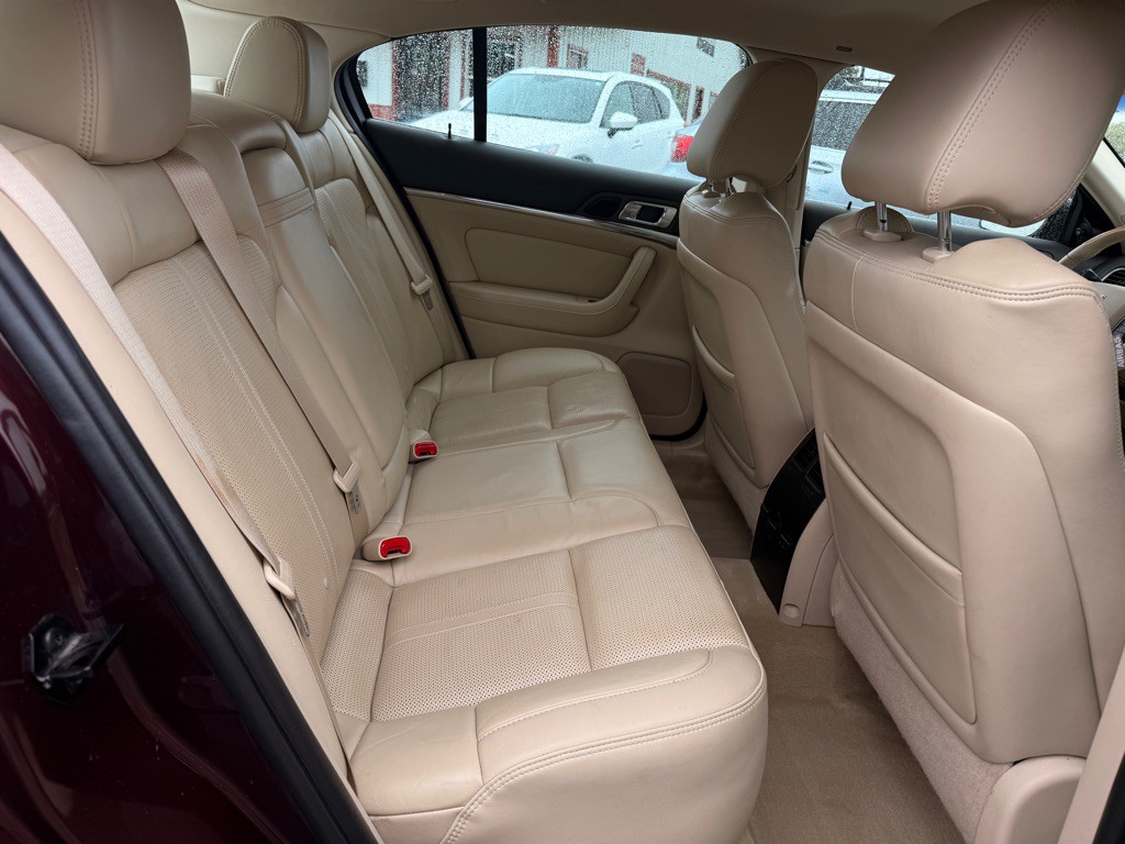 2011 Lincoln MKS Image 15