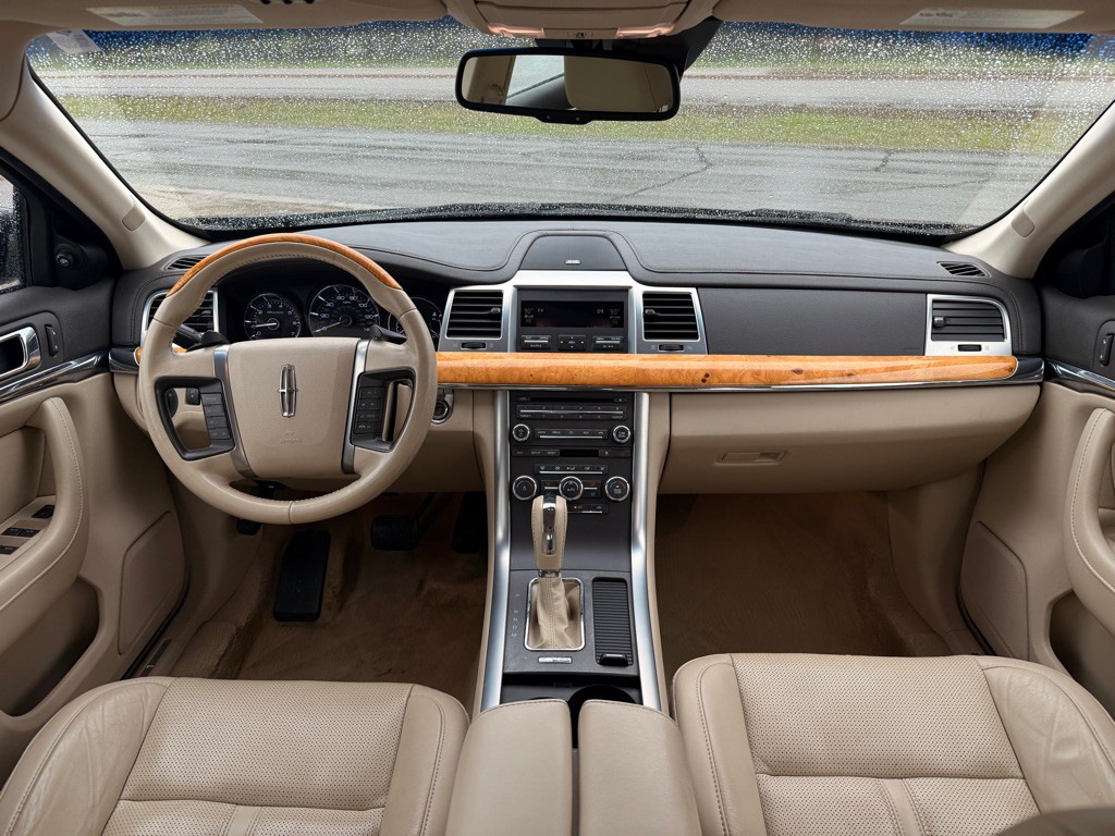 2011 Lincoln MKS Image 20