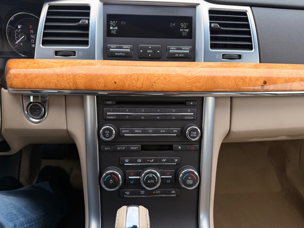2011 Lincoln MKS Image 22