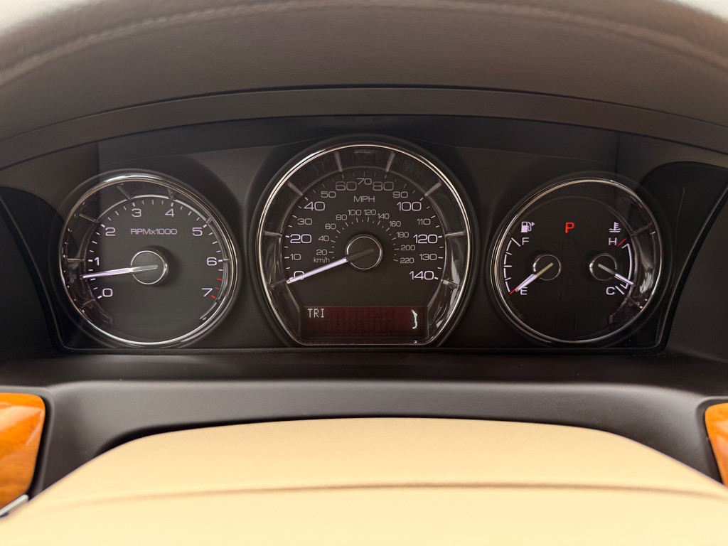 2011 Lincoln MKS Image 24