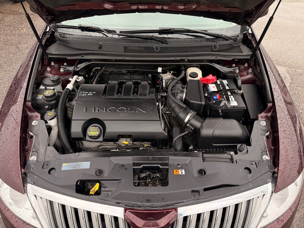 2011 Lincoln MKS Image 26