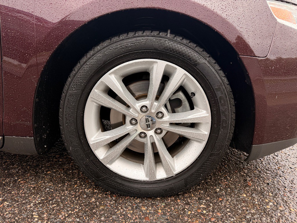 2011 Lincoln MKS Image 28