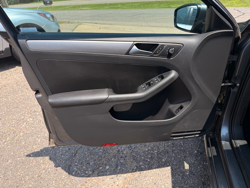 2013 Volkswagen Jetta Image 12