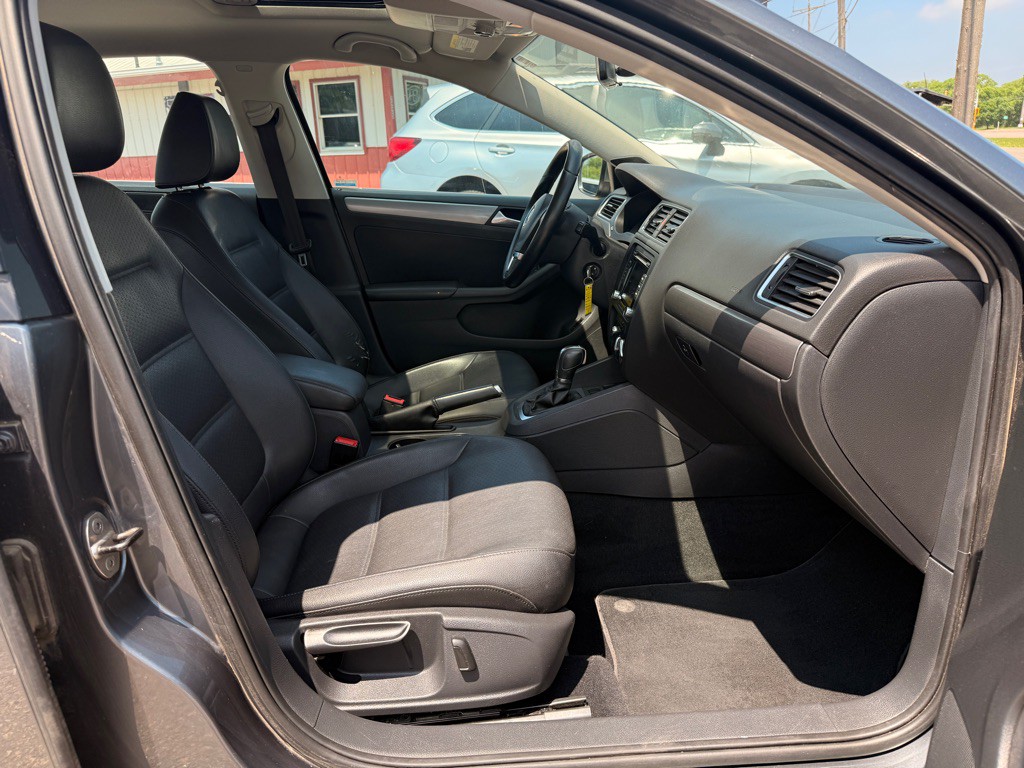 2013 Volkswagen Jetta Image 16