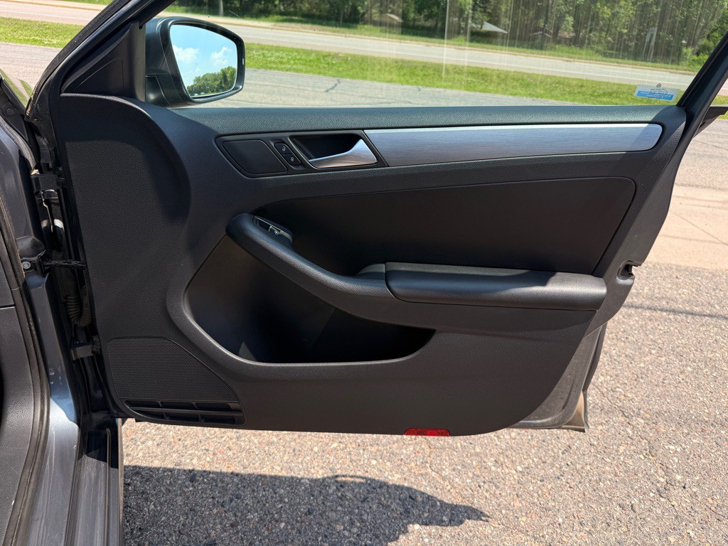 2013 Volkswagen Jetta Image 19