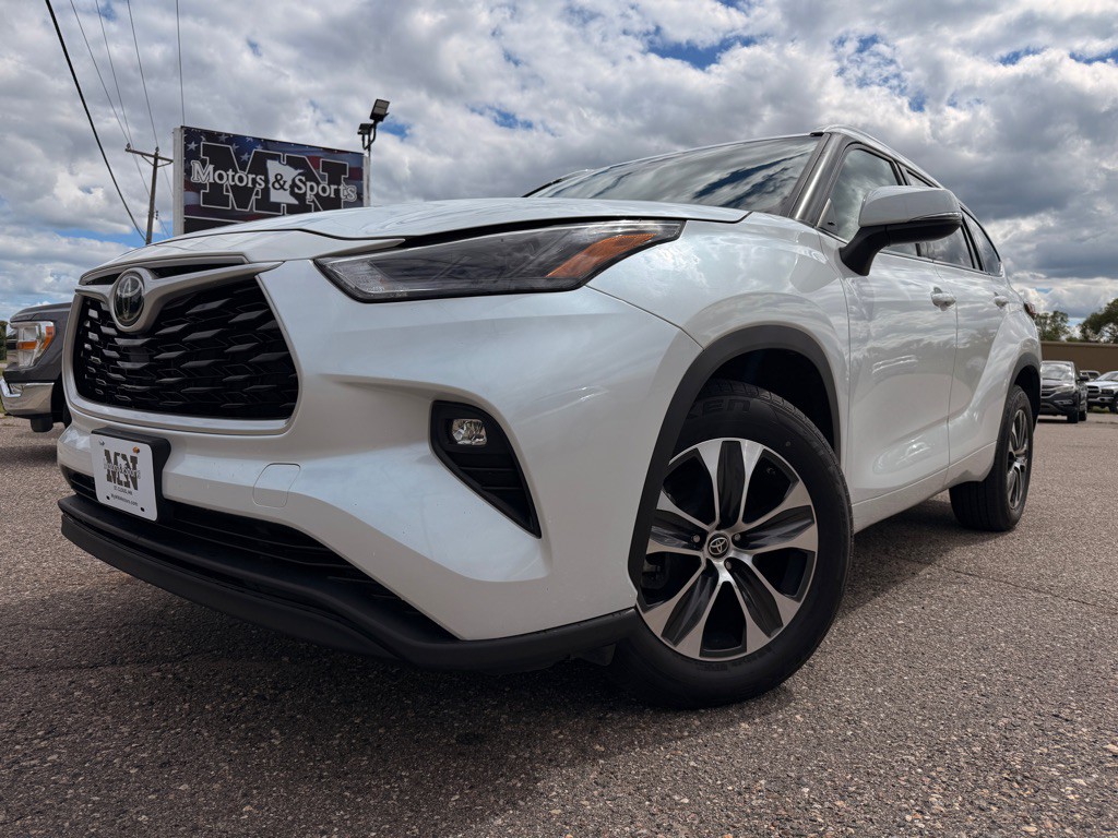 2022 Toyota Highlander Image 1