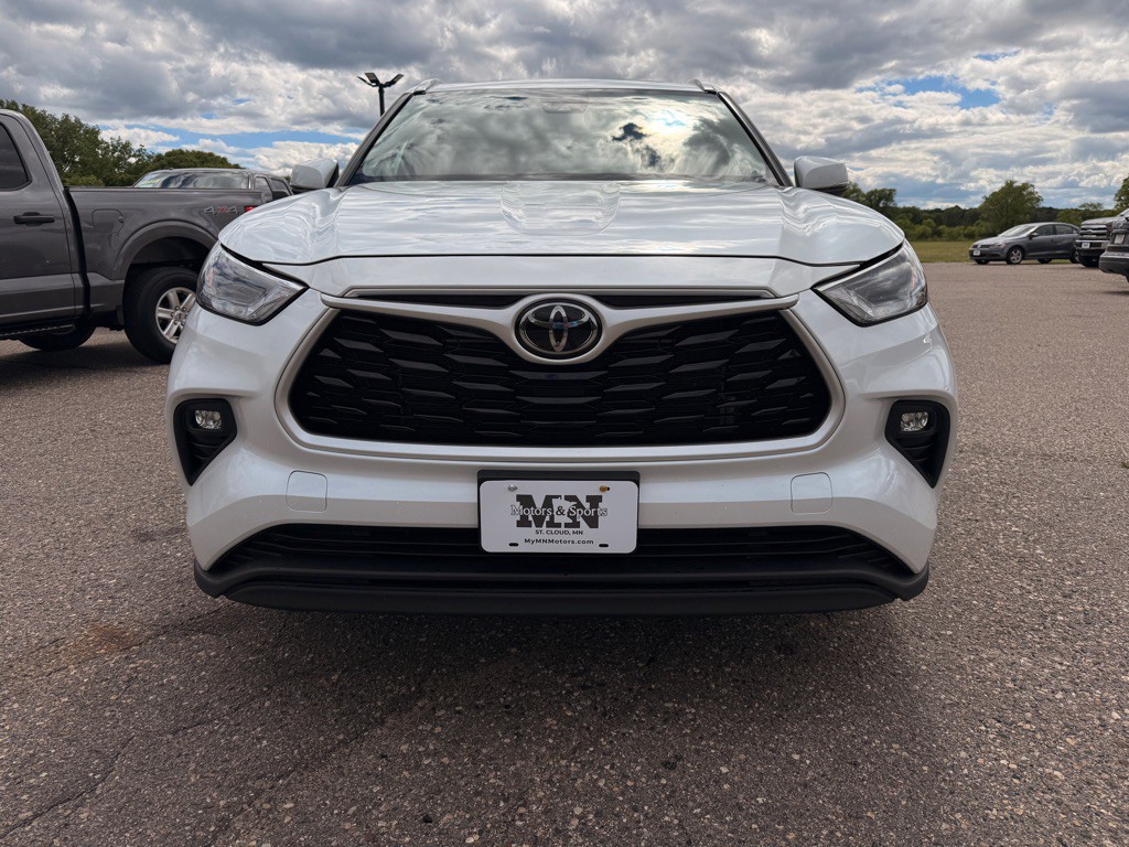 2022 Toyota Highlander Image 2