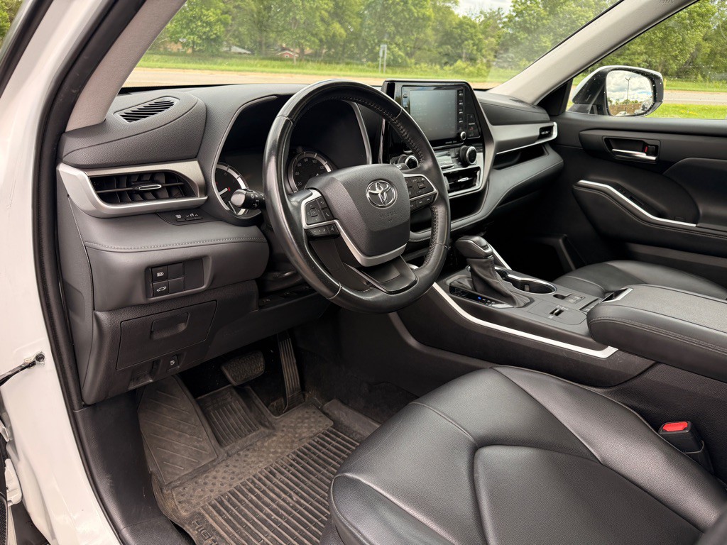 2022 Toyota Highlander Image 9