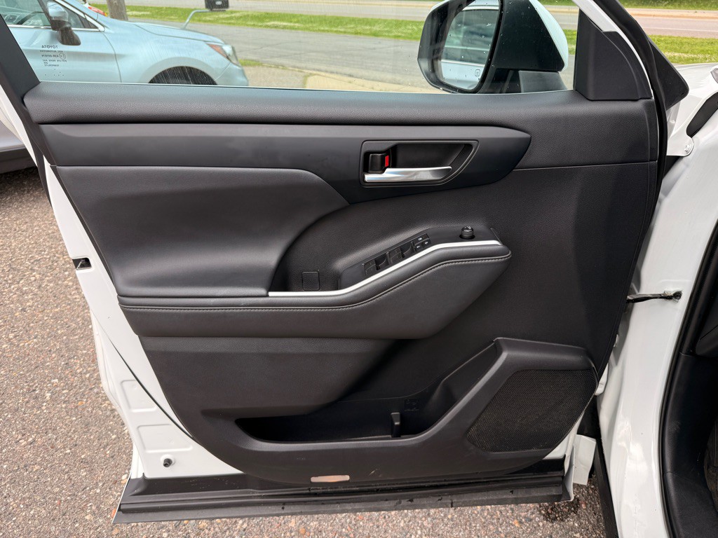 2022 Toyota Highlander Image 12