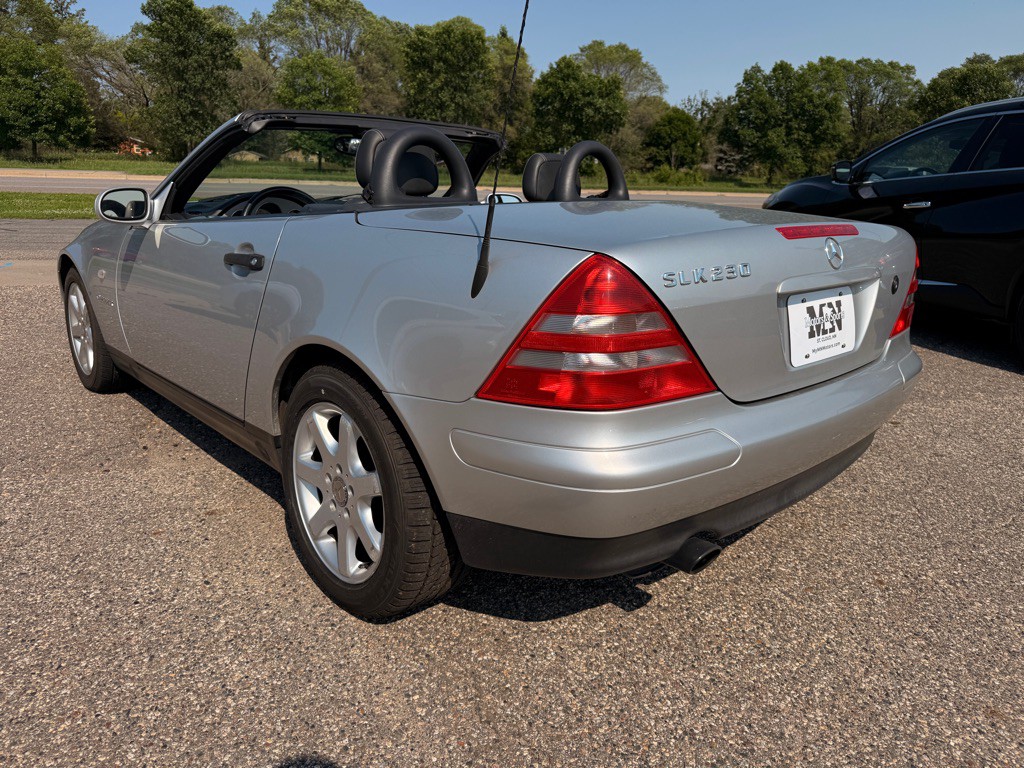2000 Mercedes-Benz SLK-Class Image 7
