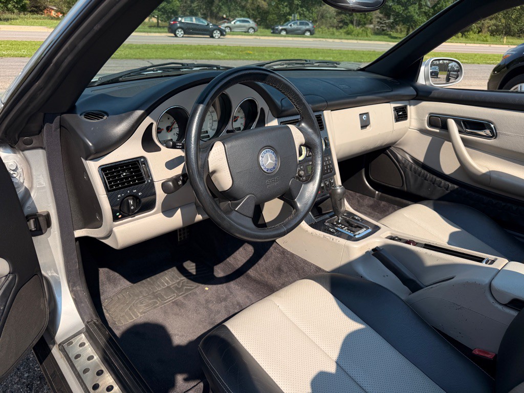 2000 Mercedes-Benz SLK-Class Image 9