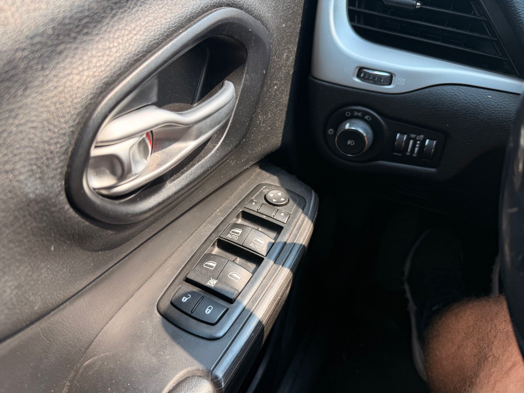 2014 Jeep Cherokee Image 24