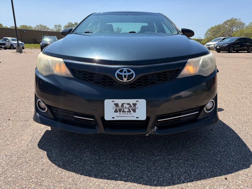 2012 Toyota Camry Image 2