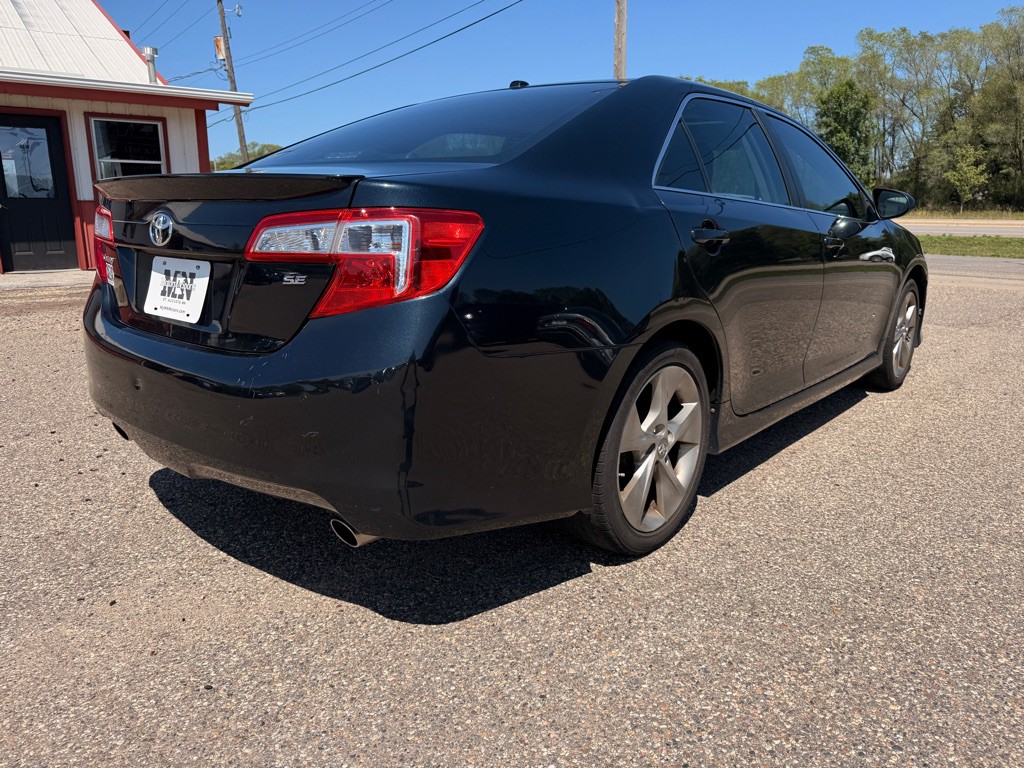 2012 Toyota Camry Image 5