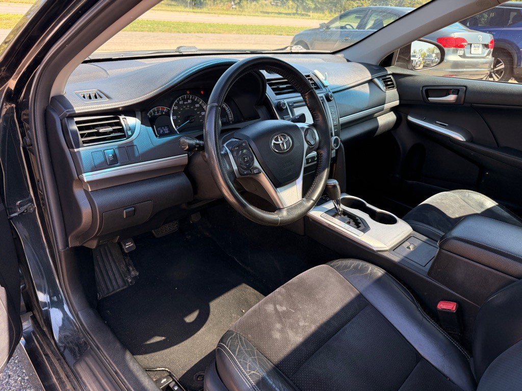 2012 Toyota Camry Image 9