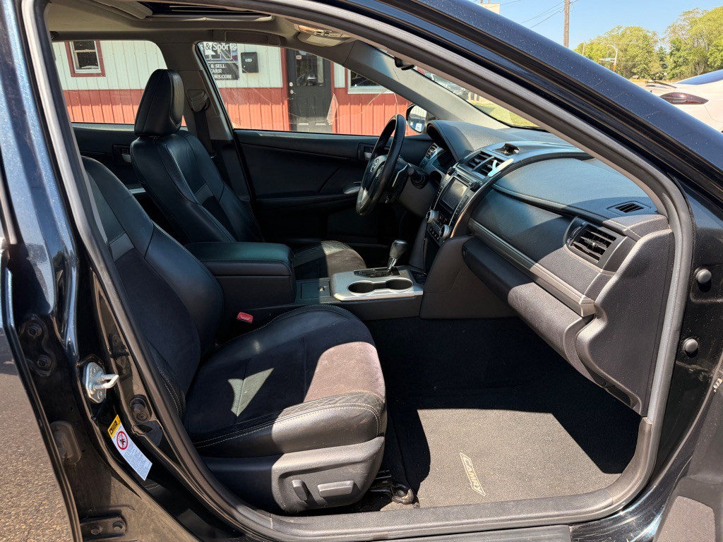 2012 Toyota Camry Image 15