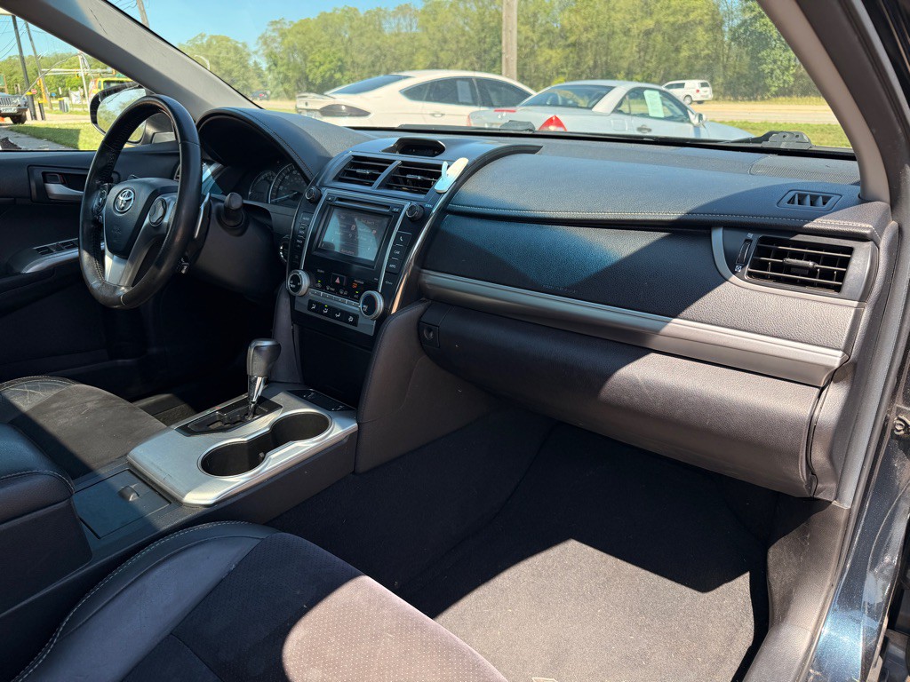 2012 Toyota Camry Image 16