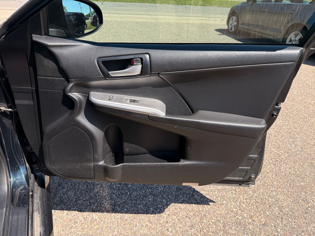 2012 Toyota Camry Image 18