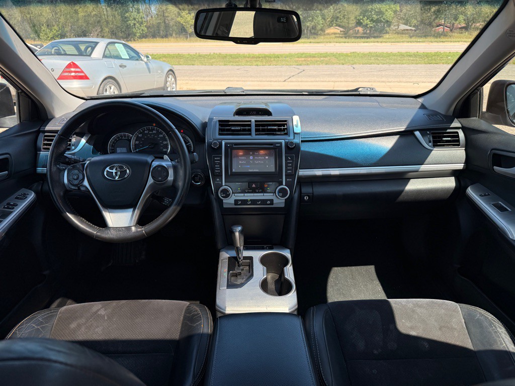 2012 Toyota Camry Image 19