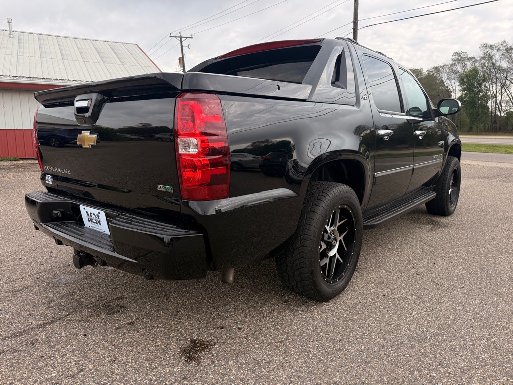 2011 Chevrolet Avalanche Image 5