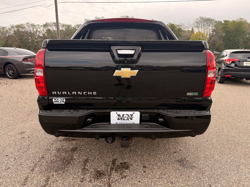 2011 Chevrolet Avalanche Image 6