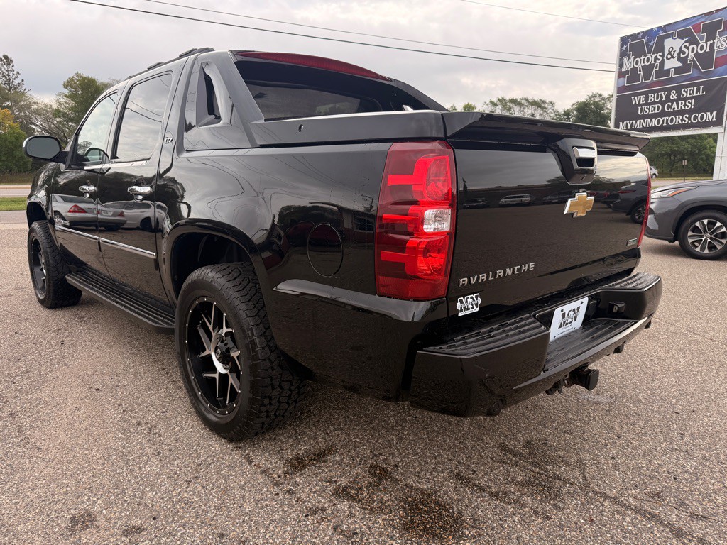 2011 Chevrolet Avalanche Image 7