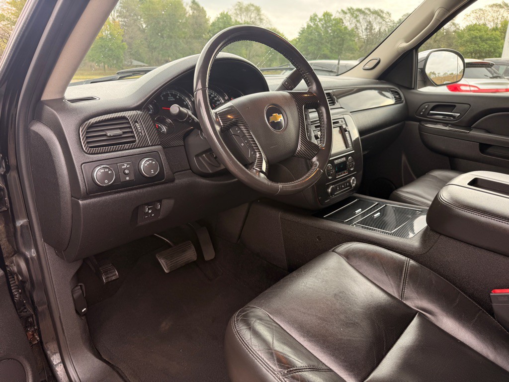 2011 Chevrolet Avalanche Image 9