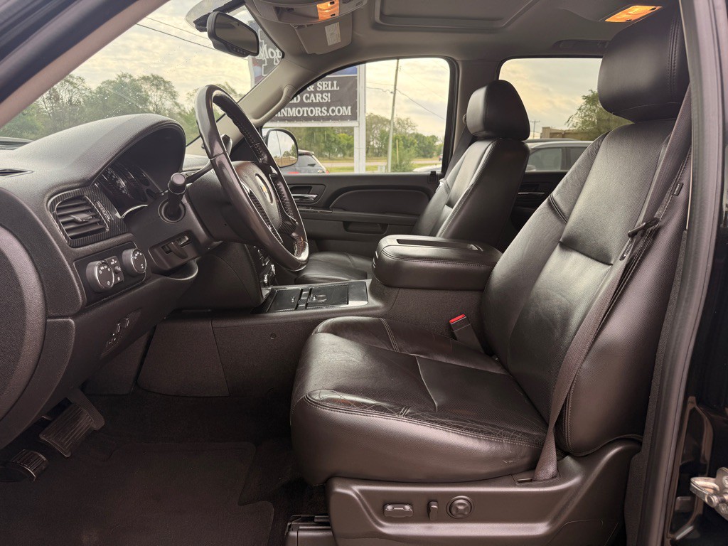 2011 Chevrolet Avalanche Image 10