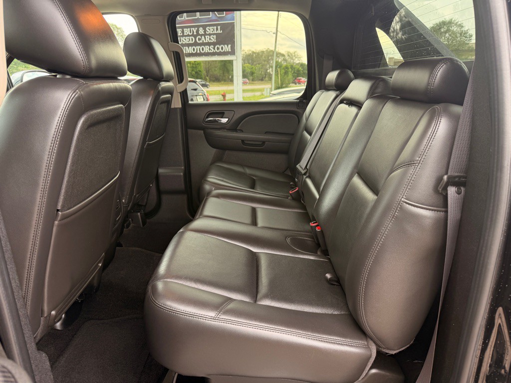 2011 Chevrolet Avalanche Image 13